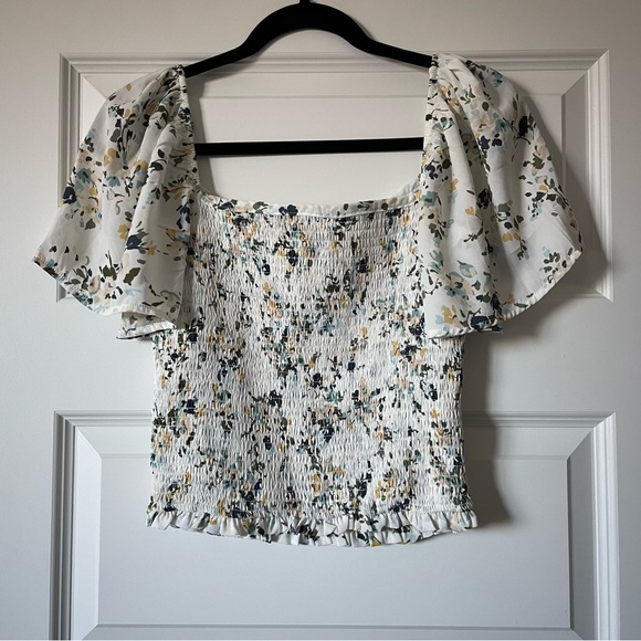 Abercrombie and Fitch White Floral Blouse Smocked Size Small New - Picture 2 of 4